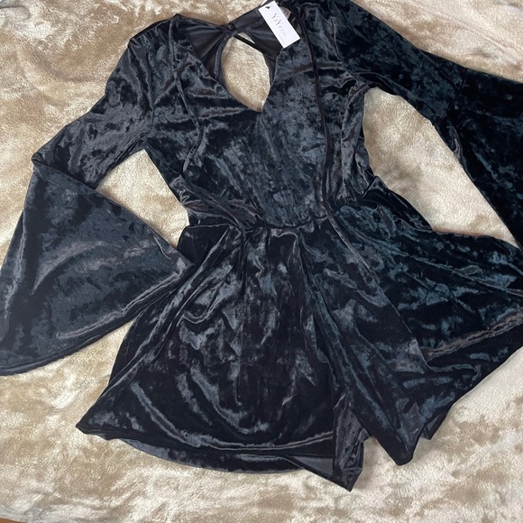 L/S Velvet Romper - Picture 2 of 2